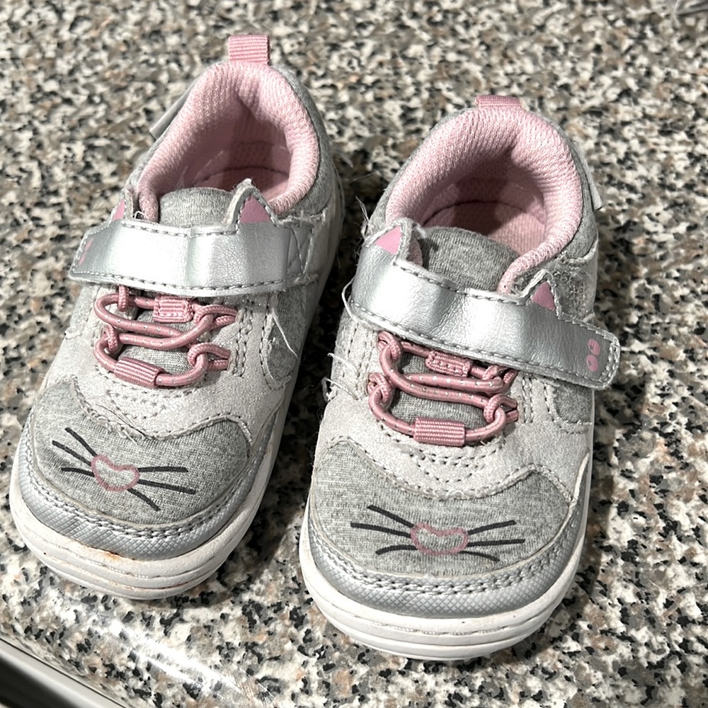 Kitty surprize shoes